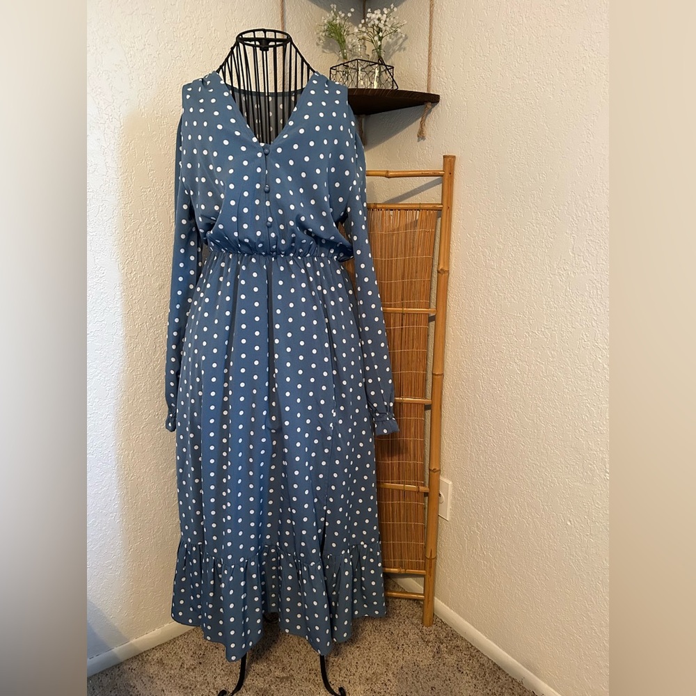 Adorable polkadot dress 👗